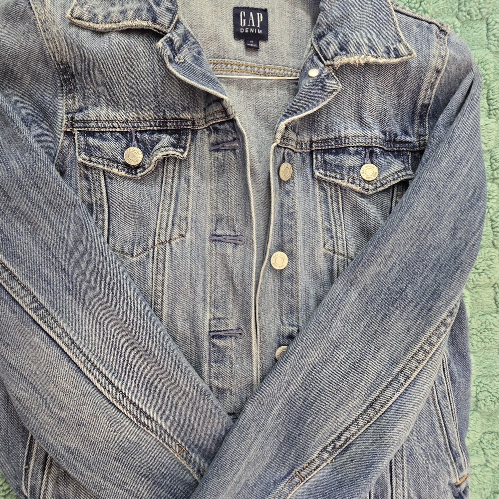 GAP Denim Jacket – Size XS – Classic Blue Jean Jacket - Picture 6 of 9